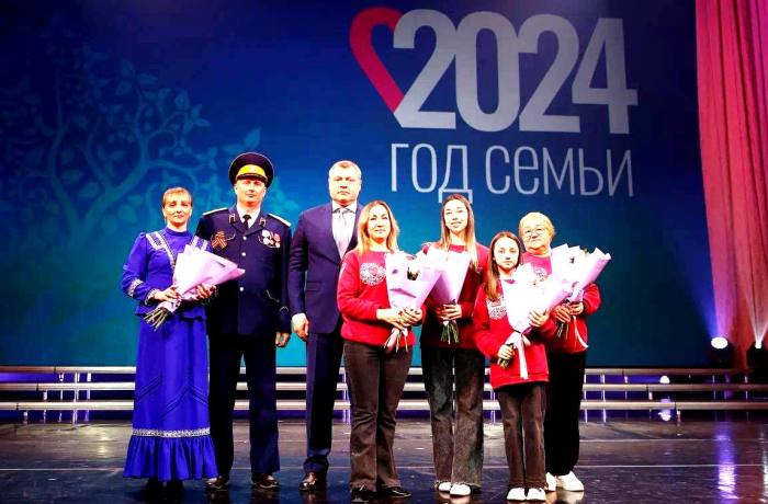 В Астраханской области губернатор Игорь Бабушкин дал старт Году семьи