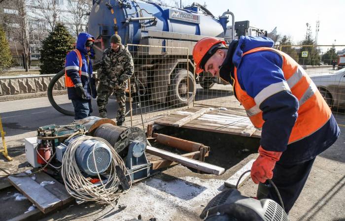 Заключительные проблемные объекты коммунальных сетей Астрахани должны отремонтировать к концу мая