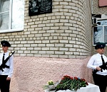 В астраханском райцентре открыли мемориальную доску в честь воина, погибшего на спецоперации в Украине
