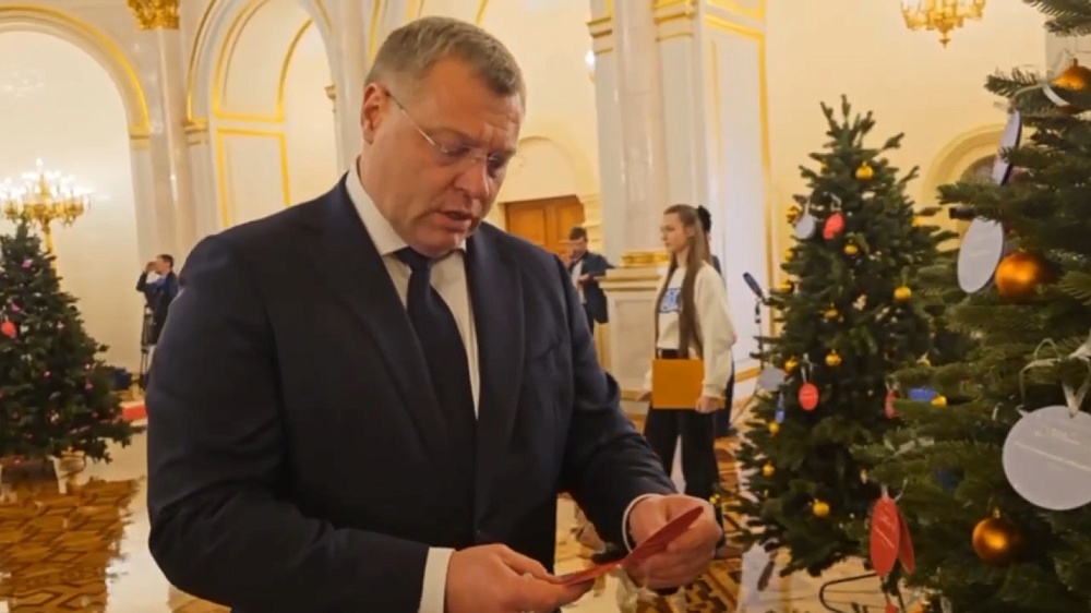 Астраханский губернатор станет Дедом Морозом для двух детей