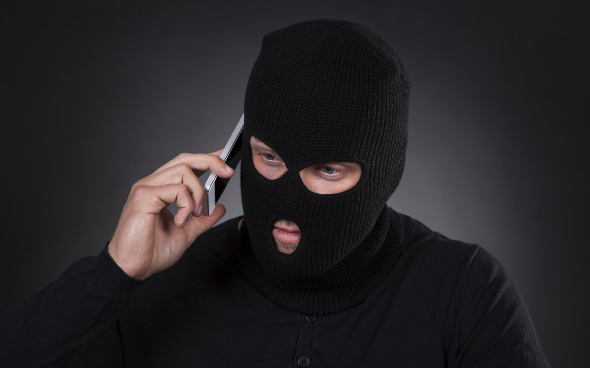 Астраханцы продолжают пополнять кошельки мошенников