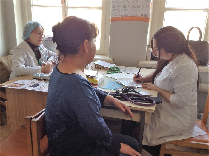 Мобильная поликлиника Центра профилактики побывала в Камызякском районе