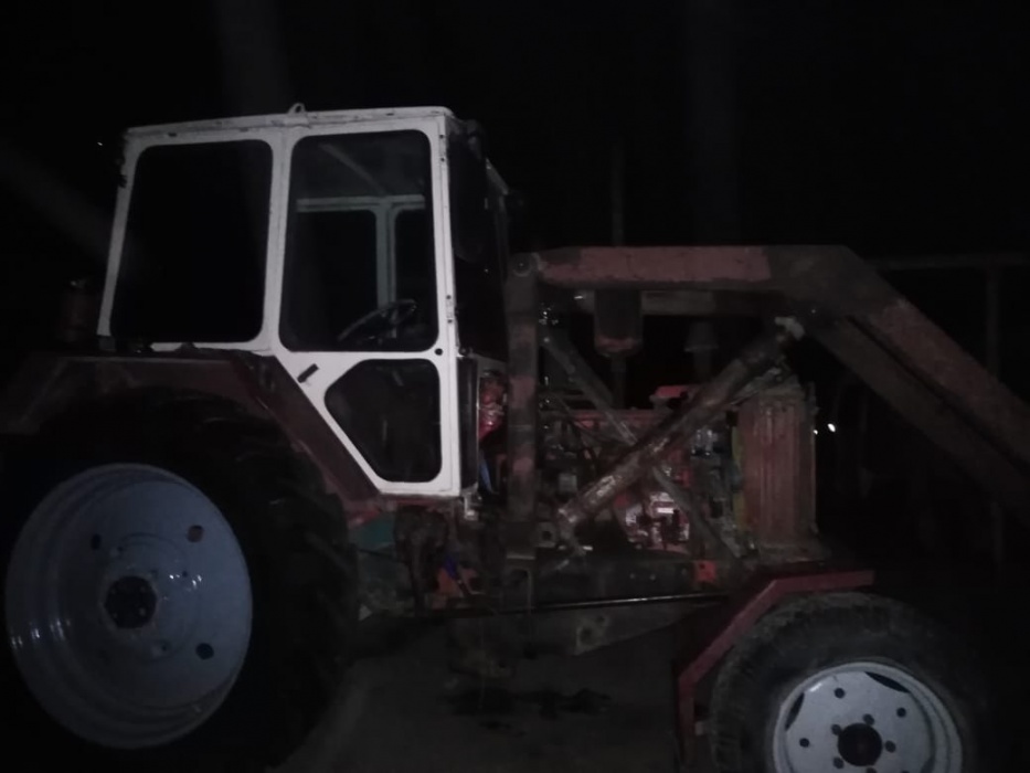 Проклятые тракторы. В Астраханской области мужчине зажало голову