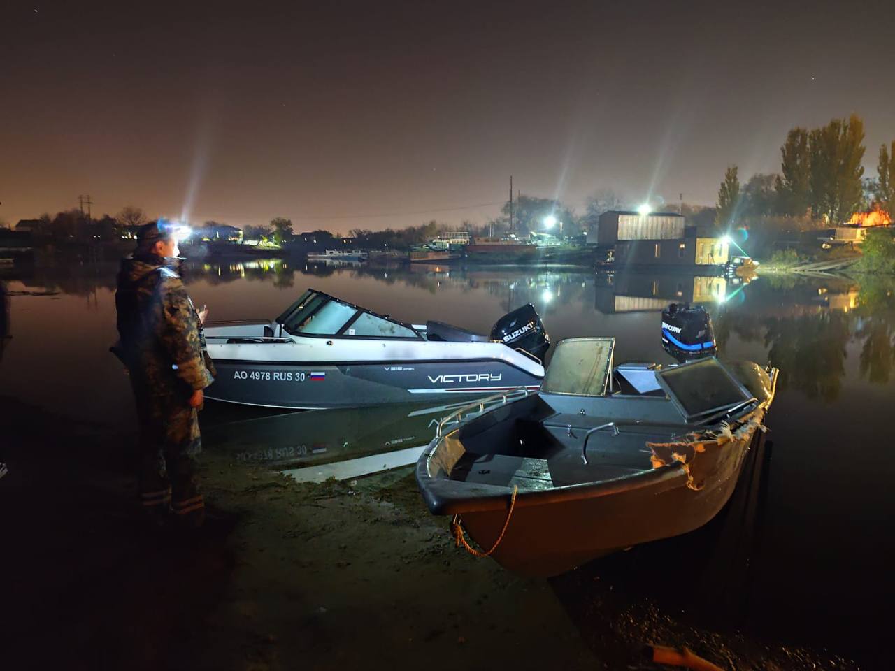 В Астрахани на реке столкнулись лодки, есть пострадавшие