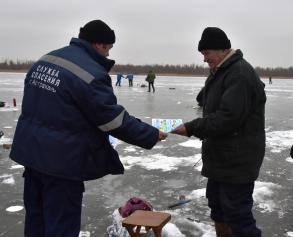 Астраханцев предупредили об опасности выхода на лед