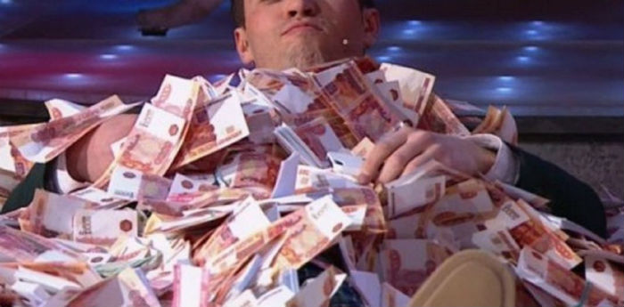 Стали известны доходы первых лиц государства за прошлый год