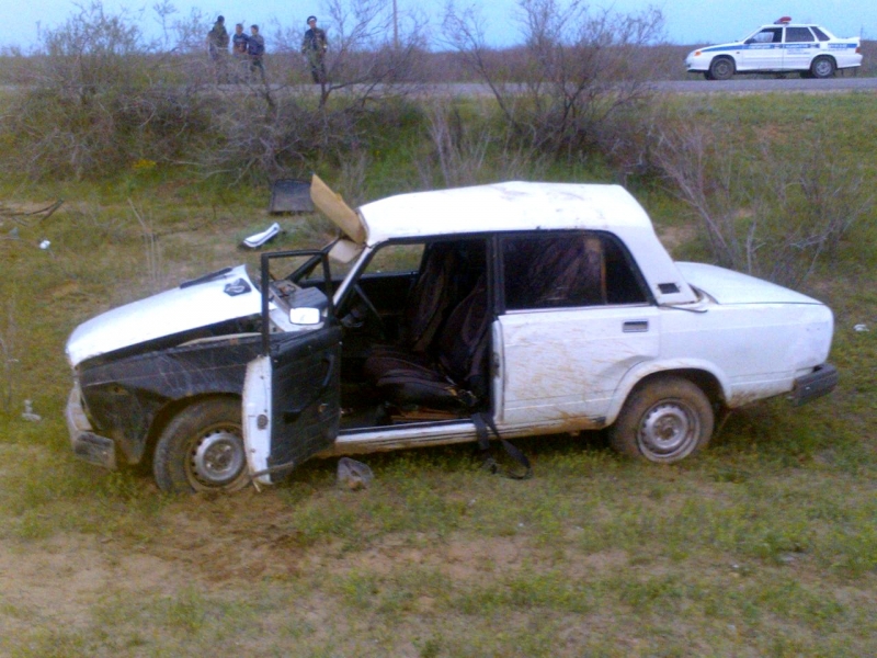 В Астраханской области опрокинулся автомобиль: водитель скрылся