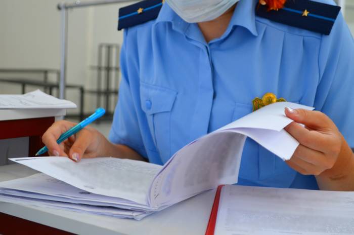 Судебные приставы помогли вспомнить астраханцу, что у него есть дочь