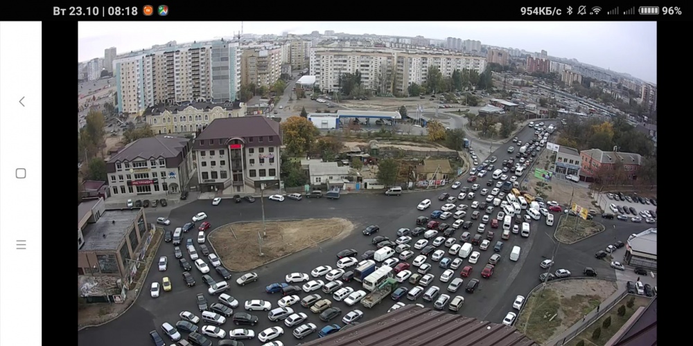 Проклятое место: на путепроводе в Астрахани опять образовалась километровая пробка