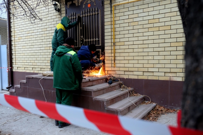 Снос дома в Астрахани обернулся скандалом и разбирательствами