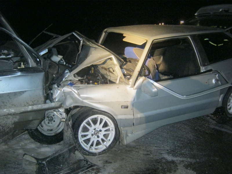 Под Астраханью столкнулись два автомобиля: один человек погиб, трое пострадали