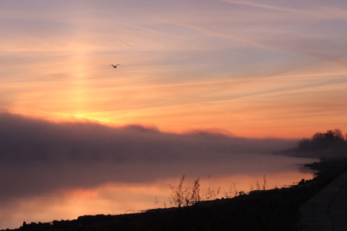 Астраханка запечатлела редкое световое явление