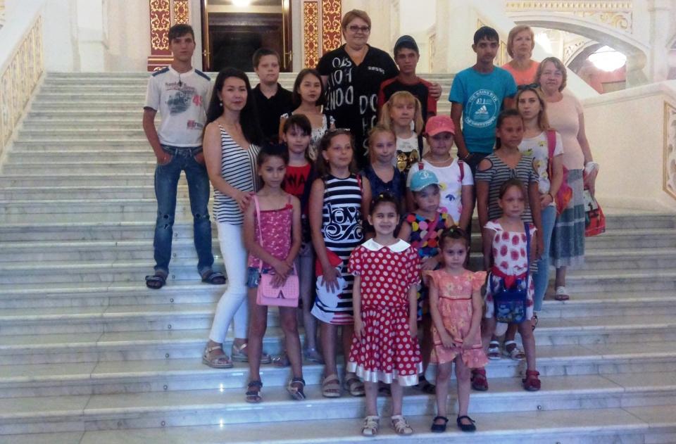 Администрации Ленинского района организовала экскурсию для трудных детей