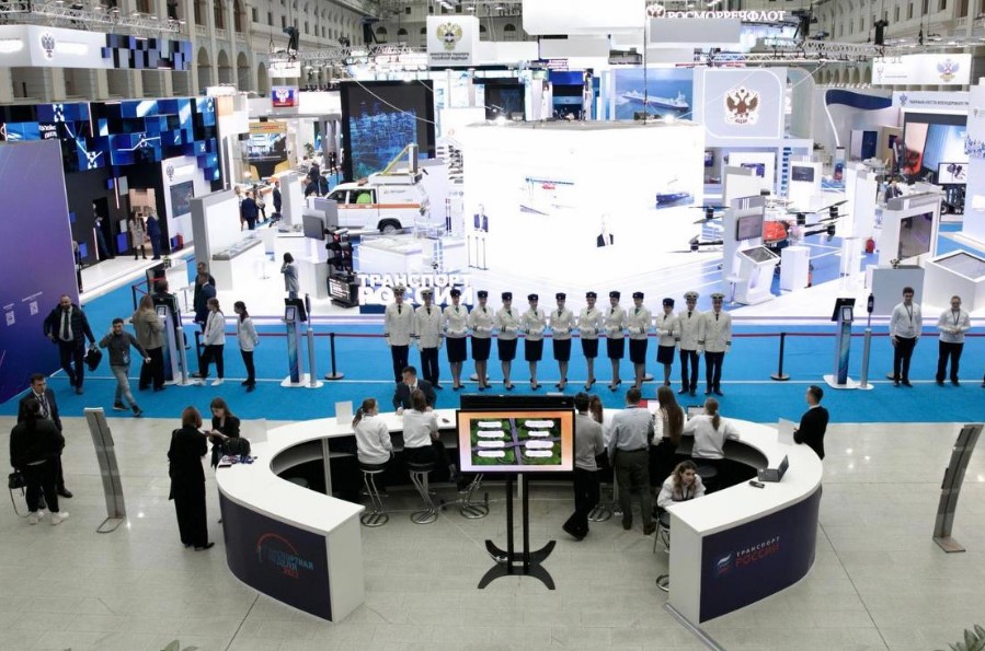 Игорь Бабушкин: астраханцам не придется долго ждать транспорта на остановках