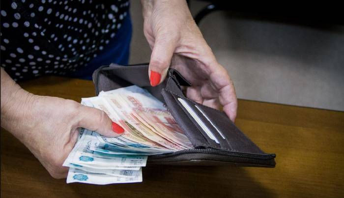 Главбух из Астрахани вымогала у сотрудников часть премий и надбавок