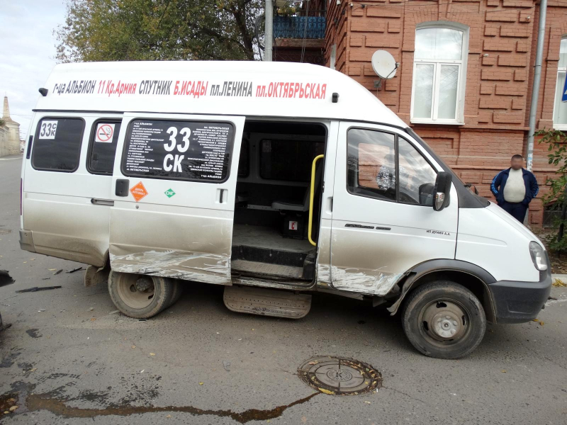 В Астрахани в ДТП пострадали пассажиры маршрутки 