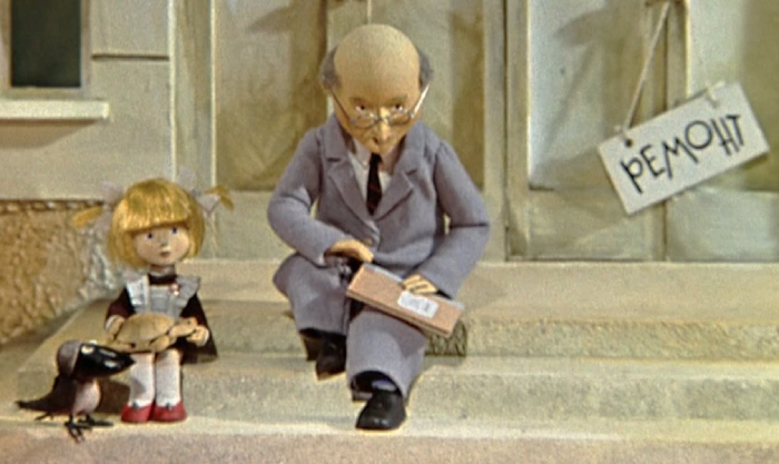 Перед новым учебным годом в астраханских школах наводят красоту