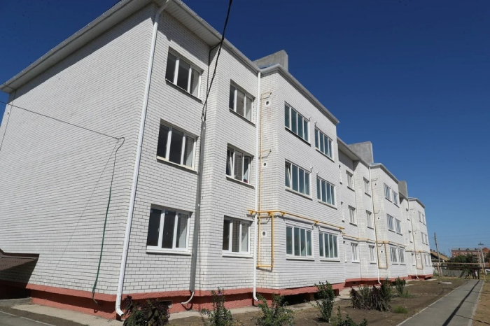 Под Астраханью 36 детей-сирот получили ключи от новых квартир