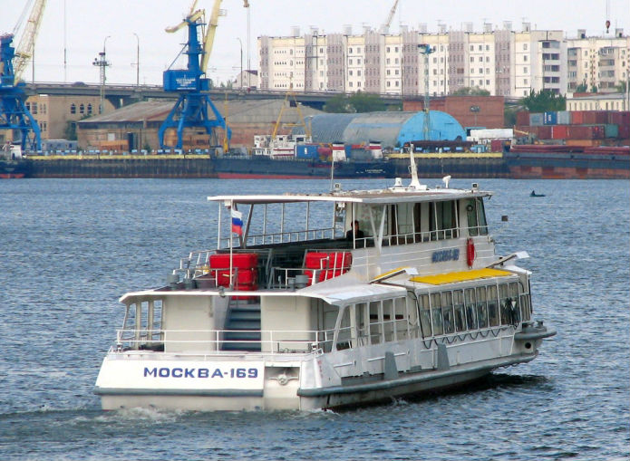 Астраханские власти планируют снизить загруженность автодорог за счет речных трамвайчиков