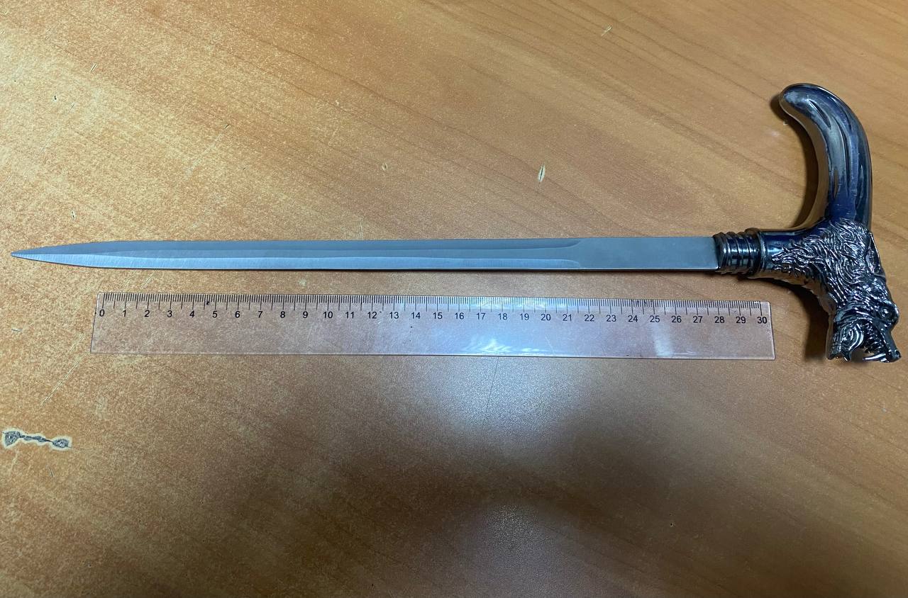 Астраханцу не дали пронести на суд спрятанный в трости клинок