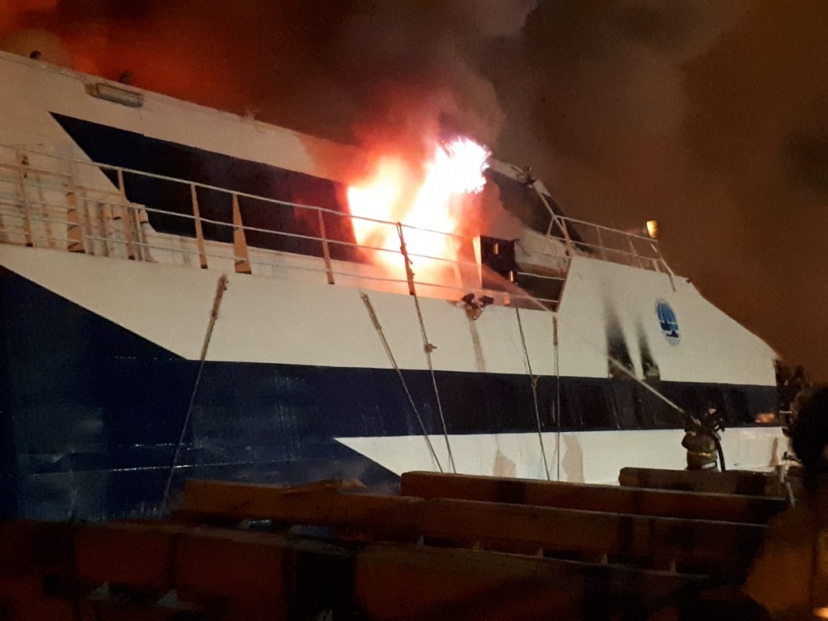 За информацию о поджигателях астраханских теплоходов назначено вознаграждение