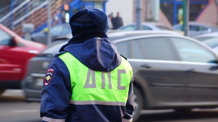 В Астрахани инспектор ДПС заплатит реальный штраф за липовый протокол