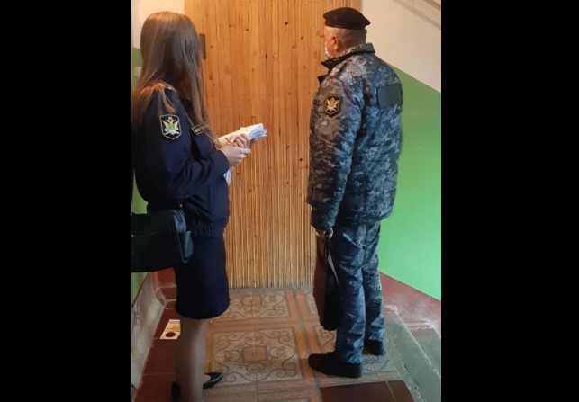 Теплосети и судебные приставы нанесли астраханским должникам неожиданный визит