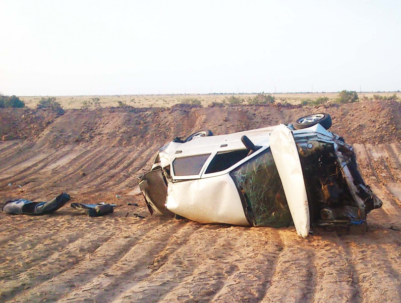 На астраханской трассе из-за дорожных работ опрокинулся автомобиль