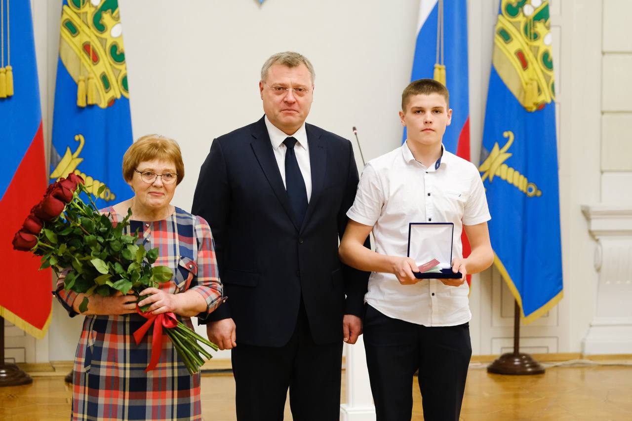 Астраханский губернатор вручил награду, которая 77 лет ждала своего героя