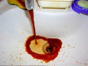 Вода в кранах астраханцев будет ржавой еще две недели