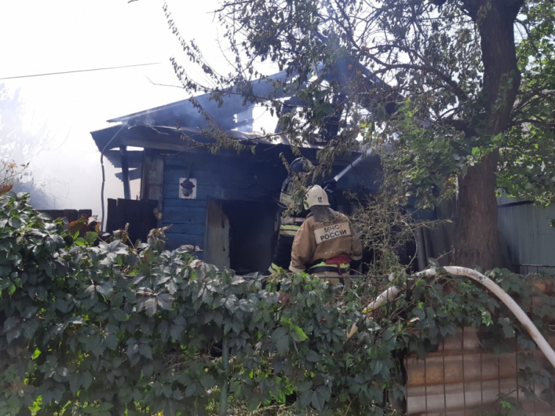 В Астрахани сгорел частный дом