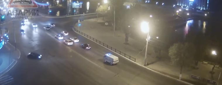 Феерический маневр астраханского водителя попал на видео