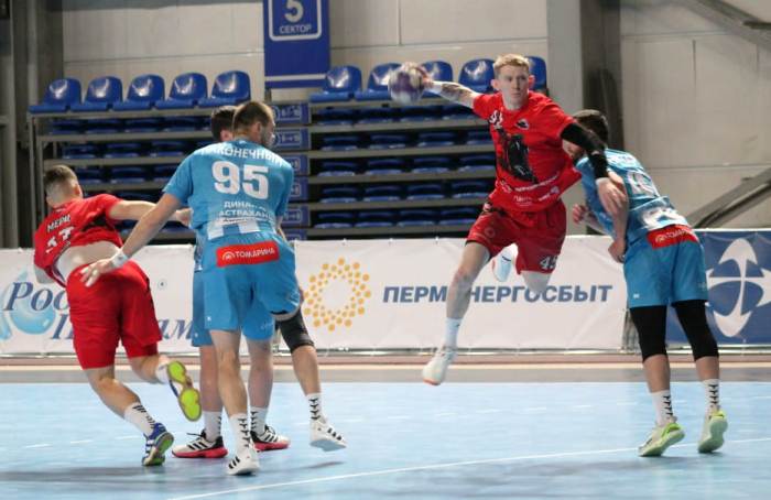 Не зли зверя в его «берлоге»: выиграв первый тайм, астраханское «Динамо» едва не получило разгром в Перми