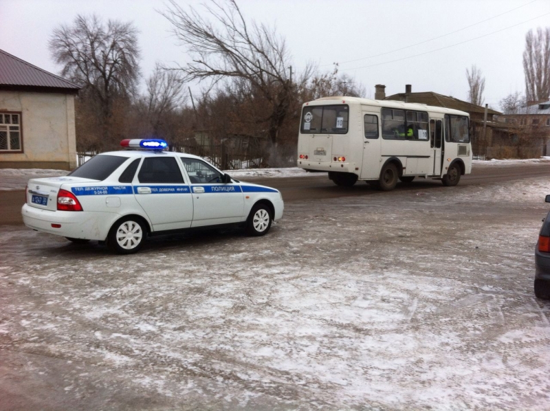 В Астраханской области автобус сбил вышедшего из него пассажира