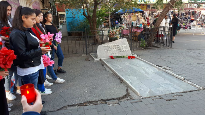 Акция #КерчьМыСТобой, посвященная памяти жертв трагедии в Керчи, прошла в Астрахани