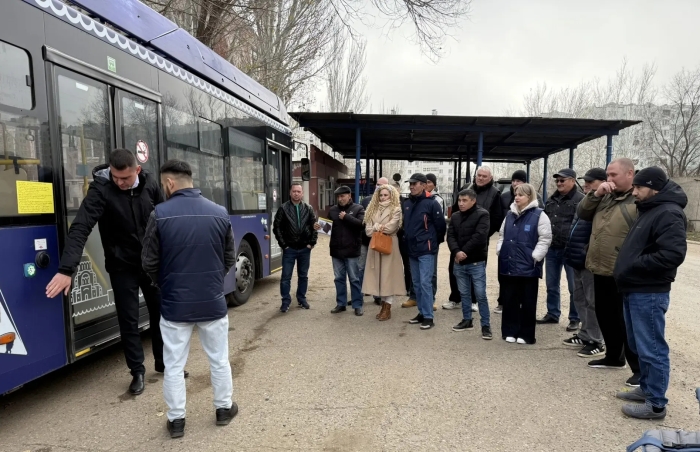 В Астрахани водителям «синебасов» напомнили правила помощи  пассажирам особых категорий