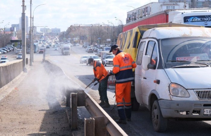 В Астрахани приступили к уборке Нового моста