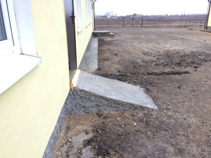В Астрахани вынесли приговор директору стройфирмы, построившему "новые ветхие" дома для переселенцев 