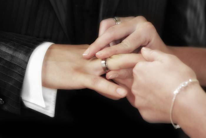 Астраханцам предлагают зарезервировать красивые даты для свадеб