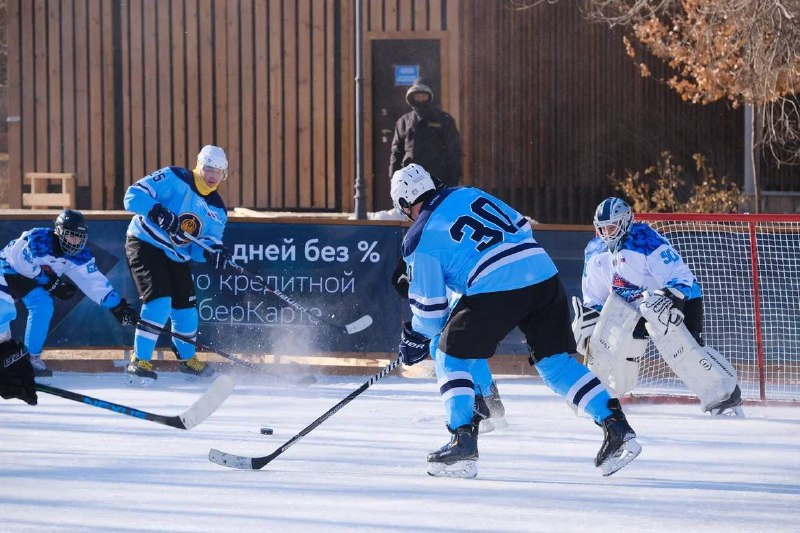 Команда астраханского губернатора приняла участие в турнире по хоккею в кремле и победила
