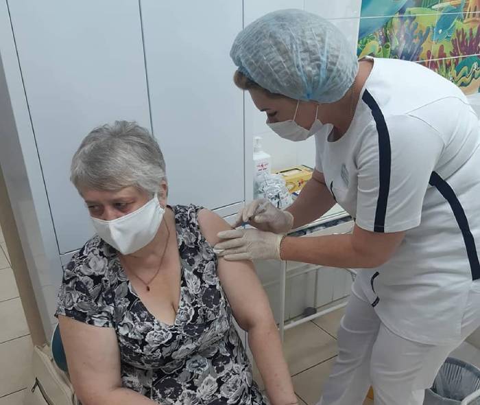 Астраханцы теперь могут вакцинироваться от ковида и в стоматологиях 