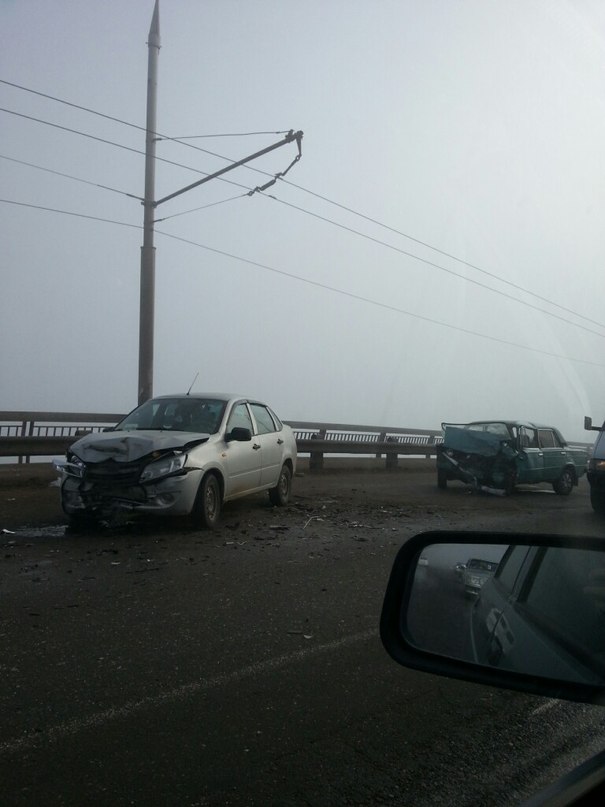 В Астрахани на Новом мосту произошло тройное ДТП: пострадали четыре человека