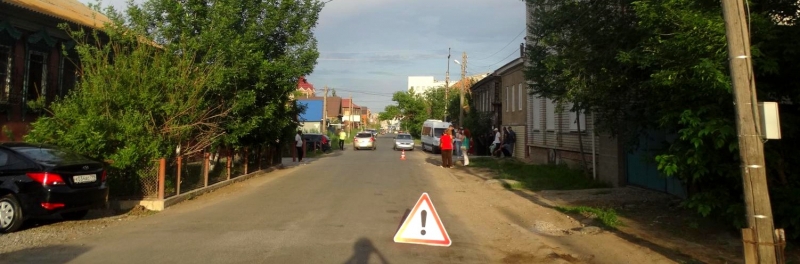 В Астрахани двухлетняя девочка попала под машину