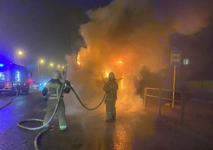 В Астрахани загорелся автобус: видео 