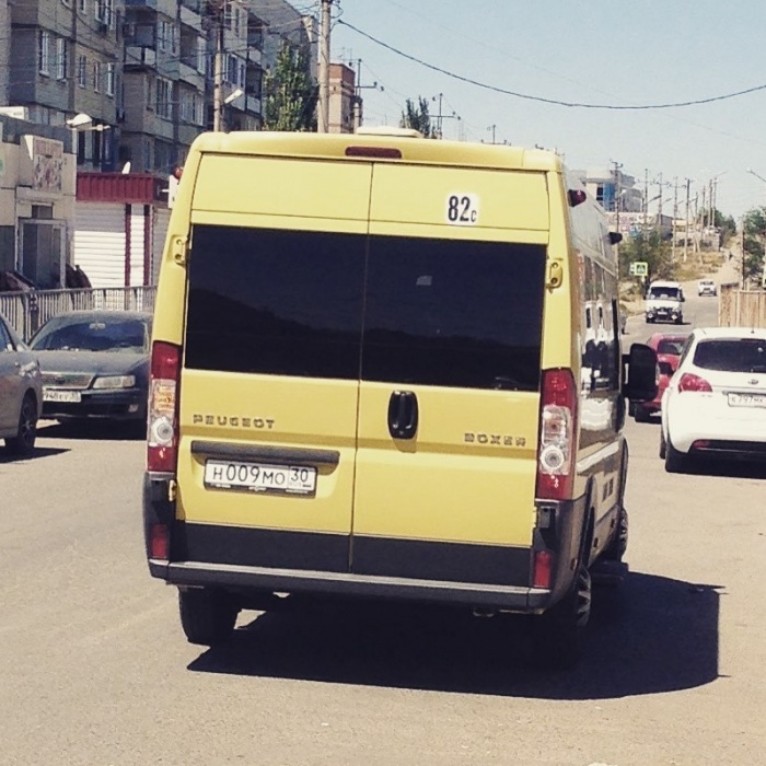 По Астрахани разъезжает добрая и справедливая маршрутка