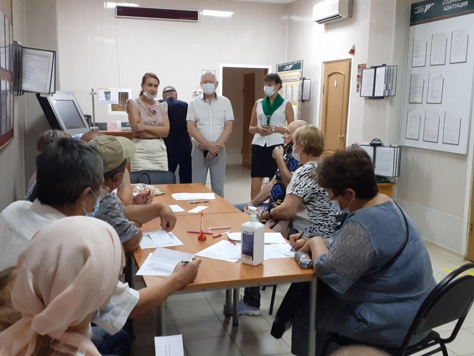 Астраханцам помогают найти работу