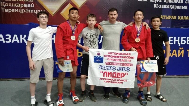 Юные астраханские самбисты взяли три медали на международном турнире в Казахстане