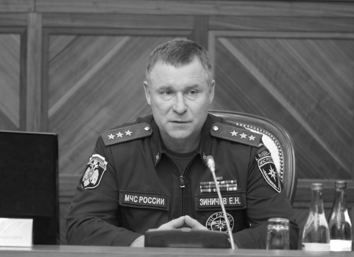 Владимир Путин посмертно присвоил звание Героя России главе МЧС Евгению Зиничеву