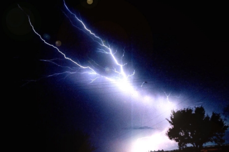 ОТДЫХ ЗАКОНЧИЛСЯ ТРАГЕДИЕЙ. 17-летнего парня убило молнией