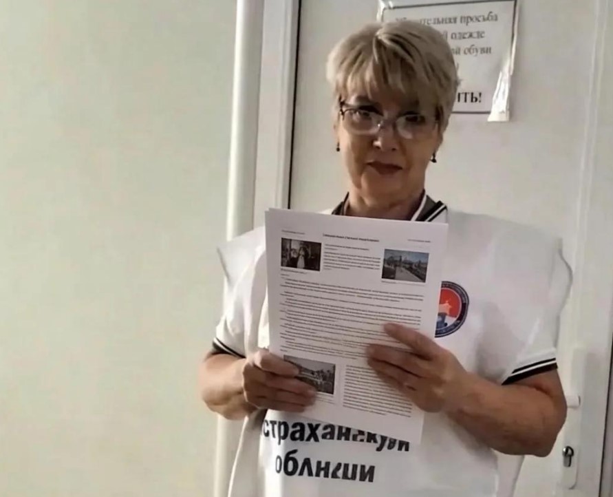 Члены участковых избирательных комиссий посещают дома астраханцев, чтобы рассказать им о выборах